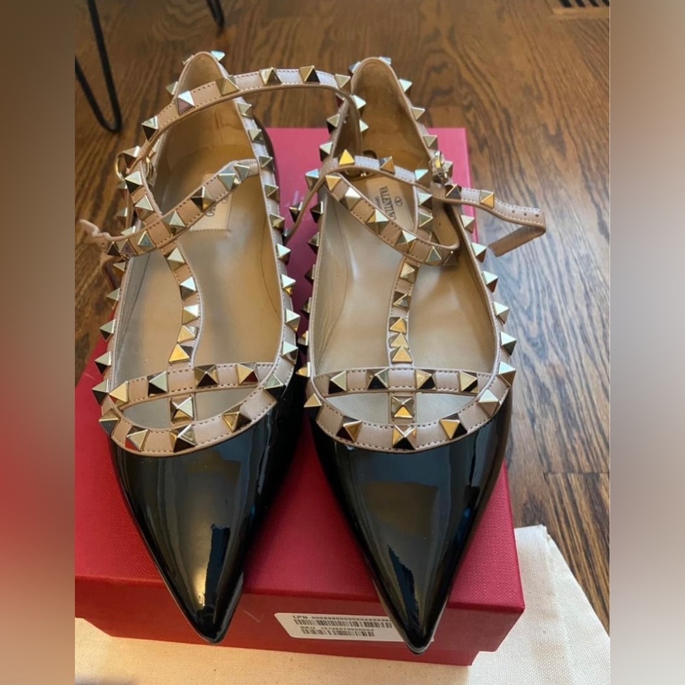 Brand new Authentic Valentino Rockstud Caged Flats